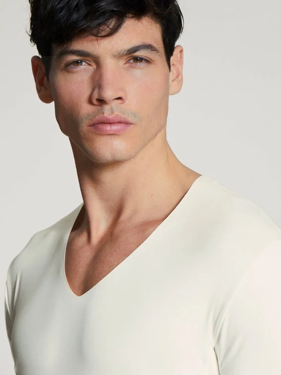 Calida 100% Nature T-Shirt Mit Clean Cut, V-Neck, Compostable 5 Calida 100% Nature T-Shirt Mit Clean Cut, V-Neck, Compostable – Bild 5