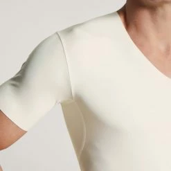 Calida 100% Nature T-Shirt Mit Clean Cut, V-Neck, Compostable 10 Calida 100% Nature T-Shirt Mit Clean Cut, V-Neck, Compostable -CALIDA shop Calida 100 Nature T Shirt V Neck weiss 14080 910 1622638816