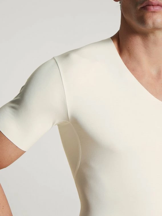 Calida 100% Nature T-Shirt Mit Clean Cut, V-Neck, Compostable 4 Calida 100% Nature T-Shirt Mit Clean Cut, V-Neck, Compostable – Bild 4