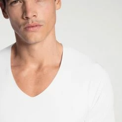 Calida Clean Line Kurzarm-Shirt, V-Neck 8 Calida Clean Line Kurzarm-Shirt, V-Neck -CALIDA shop Calida Clean Line V Shirt clean cut Frackschnitt weiss 14885 001 3